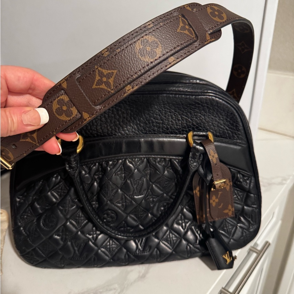 Authentic shoulder strap